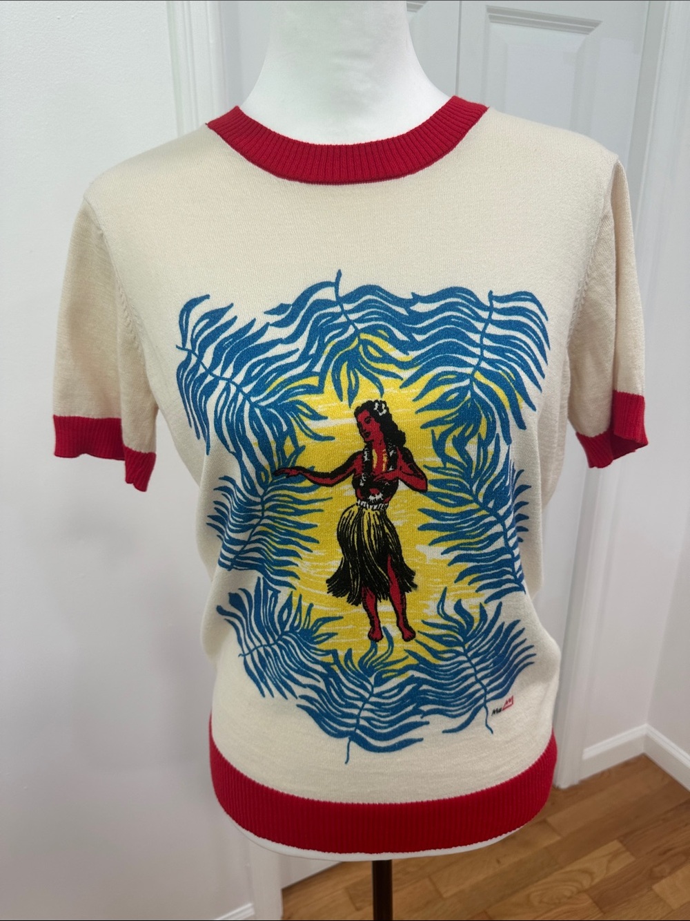 NWOT Me369 Crewneck Short-Sleeve Sweater w/ Red Trim Tropical Dancer Graphic